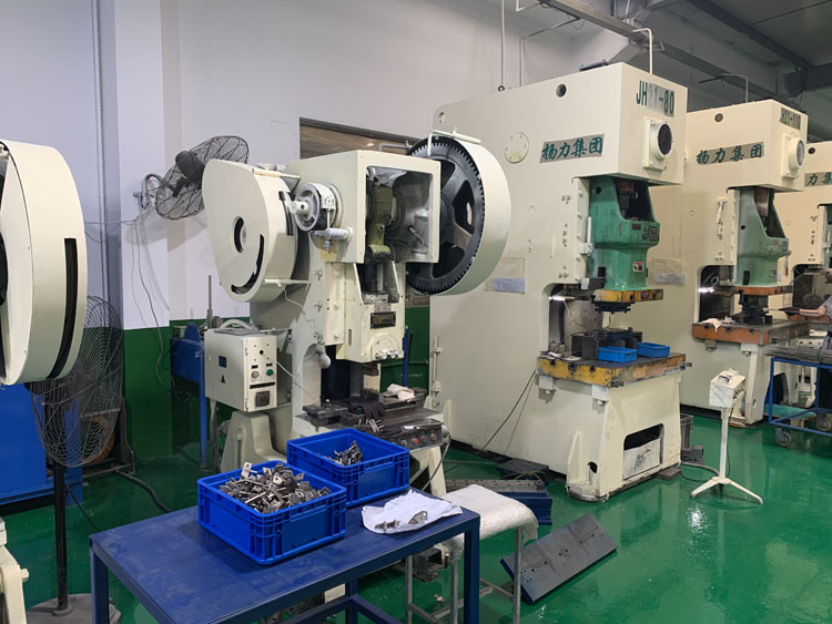 冲床设备 - 量维钣金设备展示