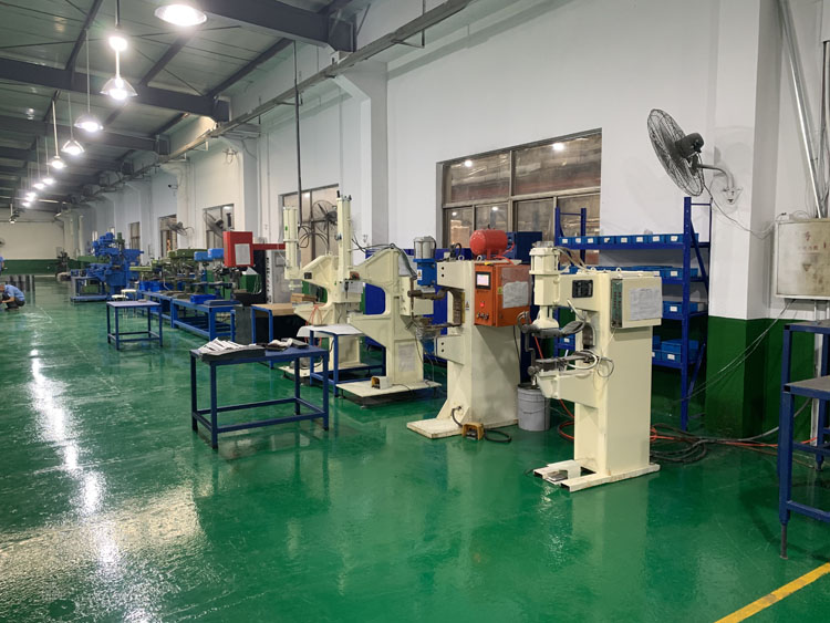 钳工车间 - 量维钣金设备展示